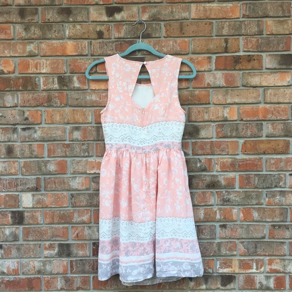 Under Skies Floral Dress - Picture 5 of 5